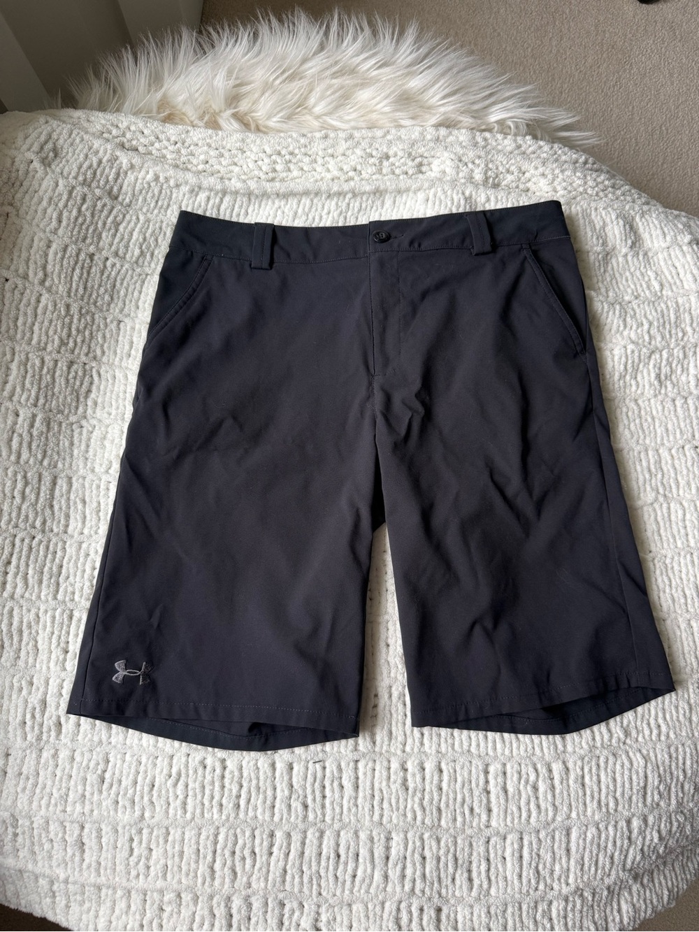 Under Armour Boys Flat Front Shorts Size XL Black Like New